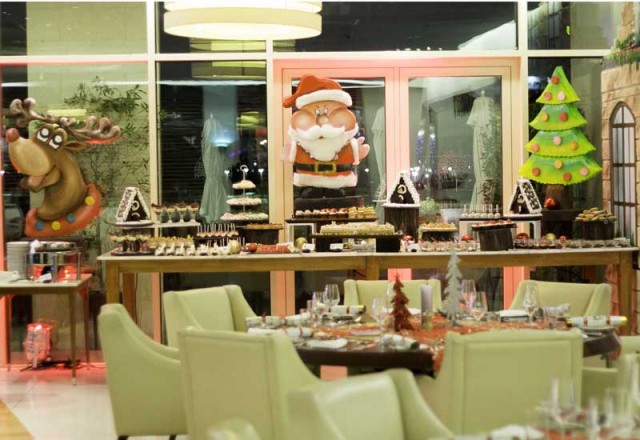 PHOTOS: Raffles Christmas Eve dinner preview